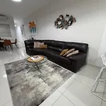 V86 - 2 Bedroom Md Shorestay Apartment *